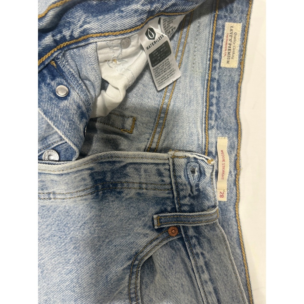 Levis Premium Wedgie Straight Jeans Light Wash Blue Button Fly Denim Womens 28 - Picture 2 of 8